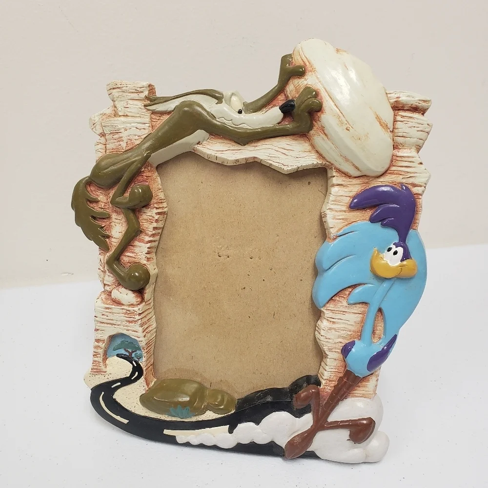 Warner Brothers Looney Tunes Wile E Coyote Road Runner Vintage Photo Frame - Picture 1 of 10